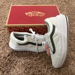 NWT MENS LOW VANS OLD SKOOL OVER